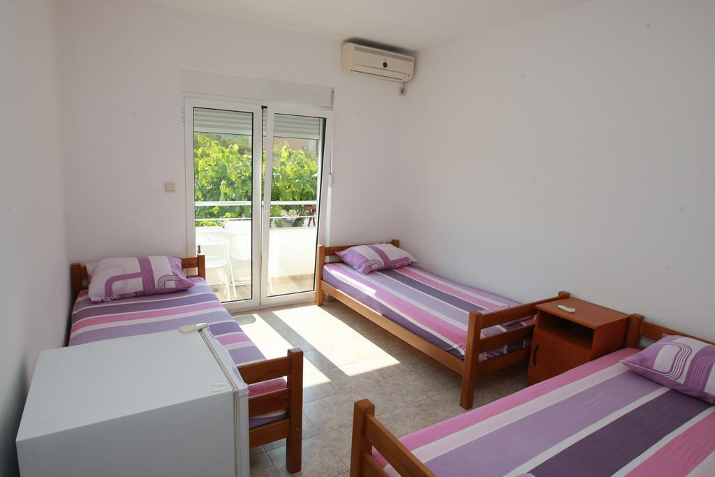 Guest House Ugljevarevic Budva Oda fotoğraf